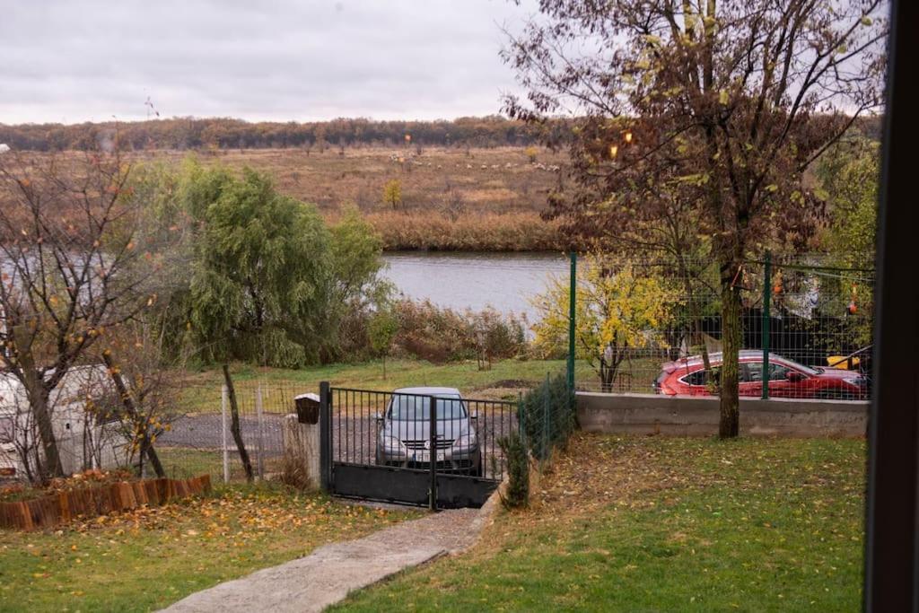 Family Home, Near Therme/Airport/ Lake, Balotesti Caciulati ภายนอก รูปภาพ